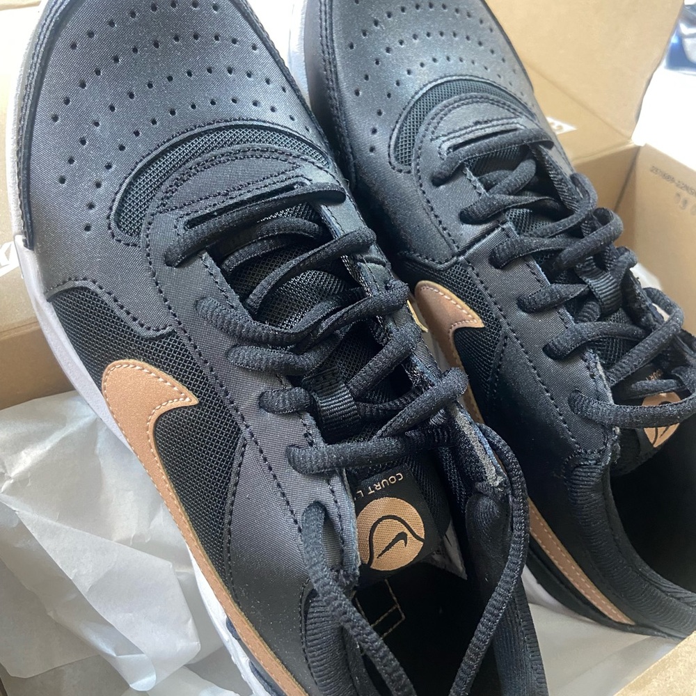 New in Box Women’s Nike Zoom Lite 3 Court Shoes -Great for Tennis or Pickleball!